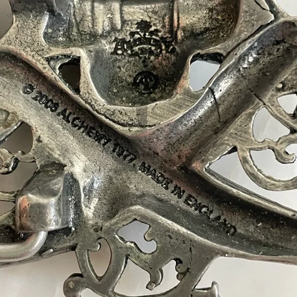 Alchemy Gothic 1977 metal pewter skull crossed sword belt buckle Made in England - Picture 4 of 5